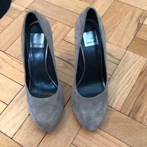 Dolce vida Suede pumps